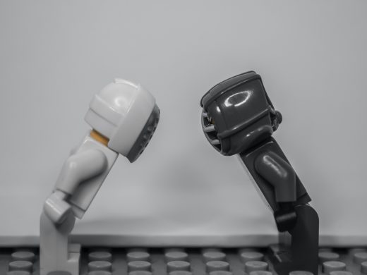 Deux athlètes de Kendo en personnages de Lego qui se saluent